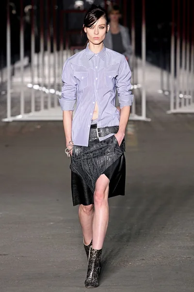 Look 15